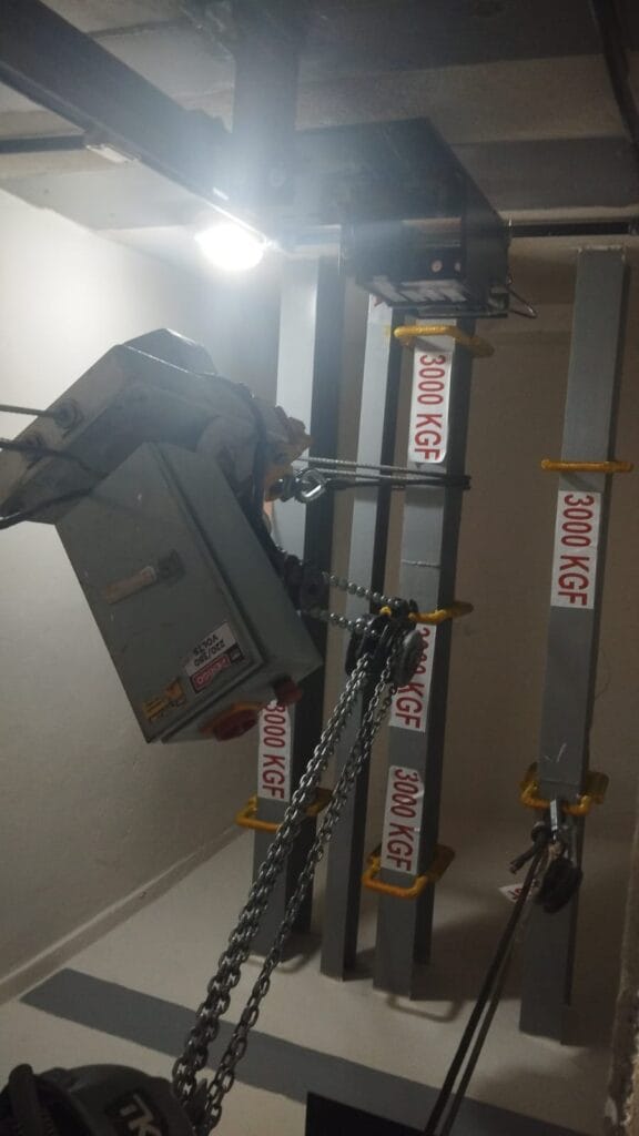 Estrutura metálica - Reforço de Vão de elevador